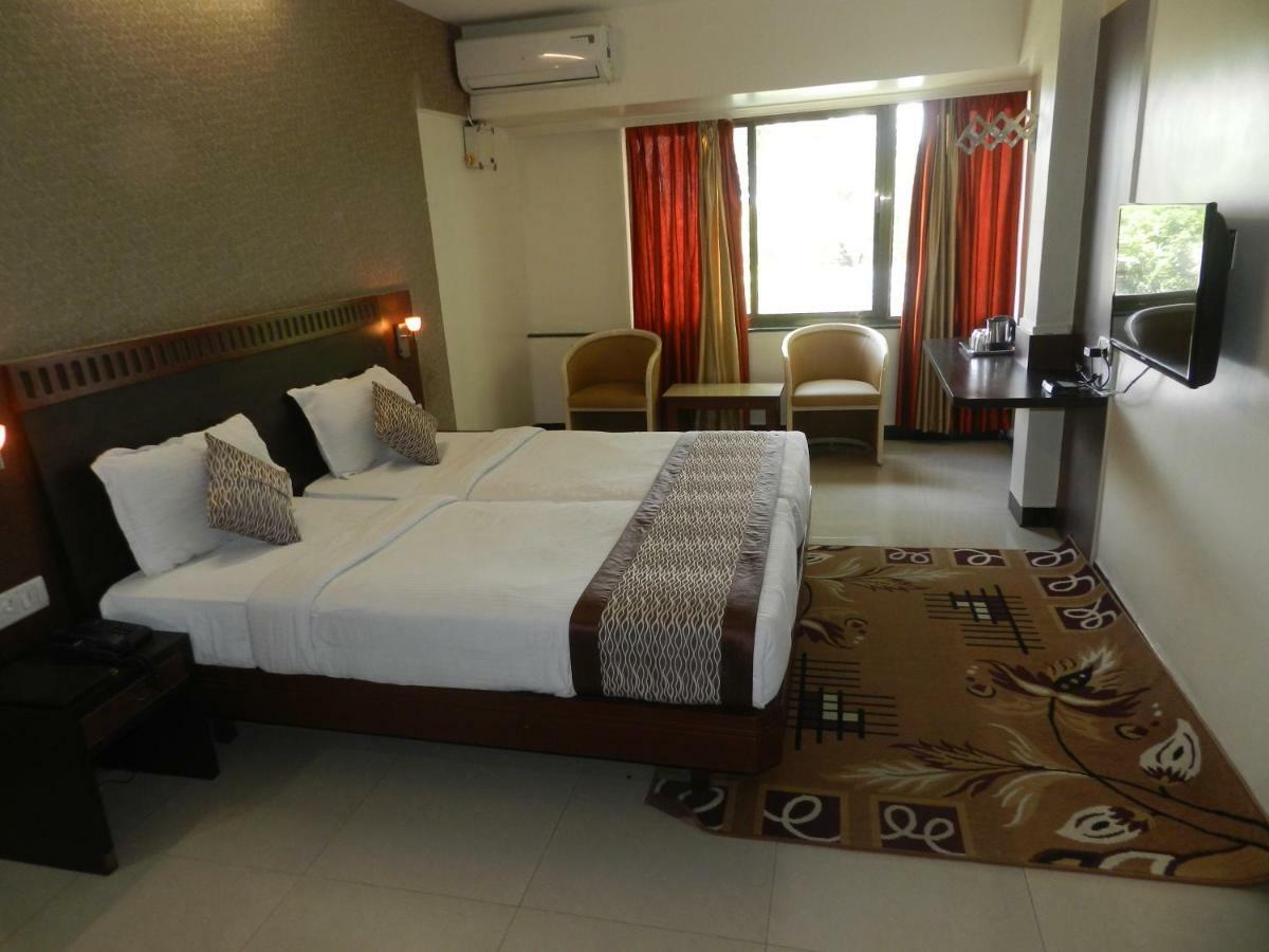 Hotel Ayodhya Kolhapur Exterior photo
